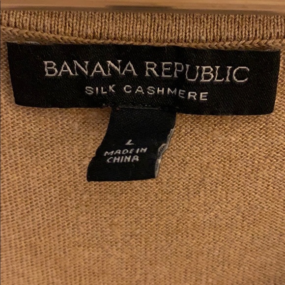 🧸Banana Republic silk cashmere v-neck sweater🧸 - Picture 2 of 7